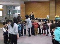 20302000_飯野川第一小学校:1年生との遊びの画像
