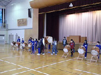 20302000_飯野川第一小学校:太鼓の練習の画像