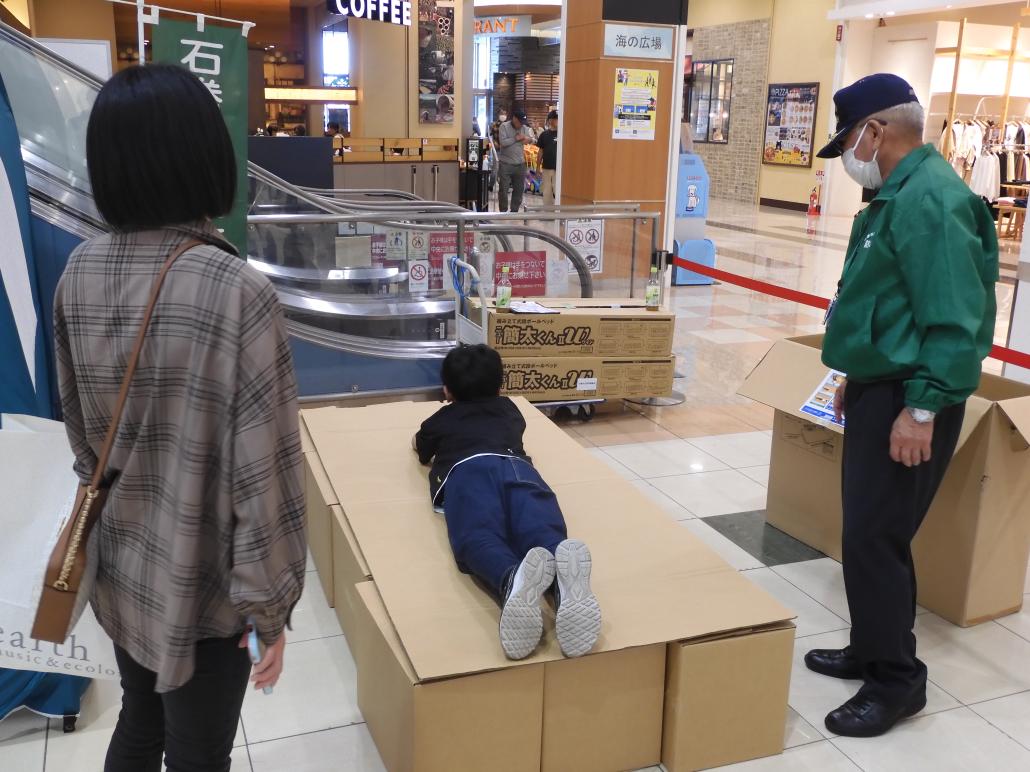 段ボールベッド組立て体験会