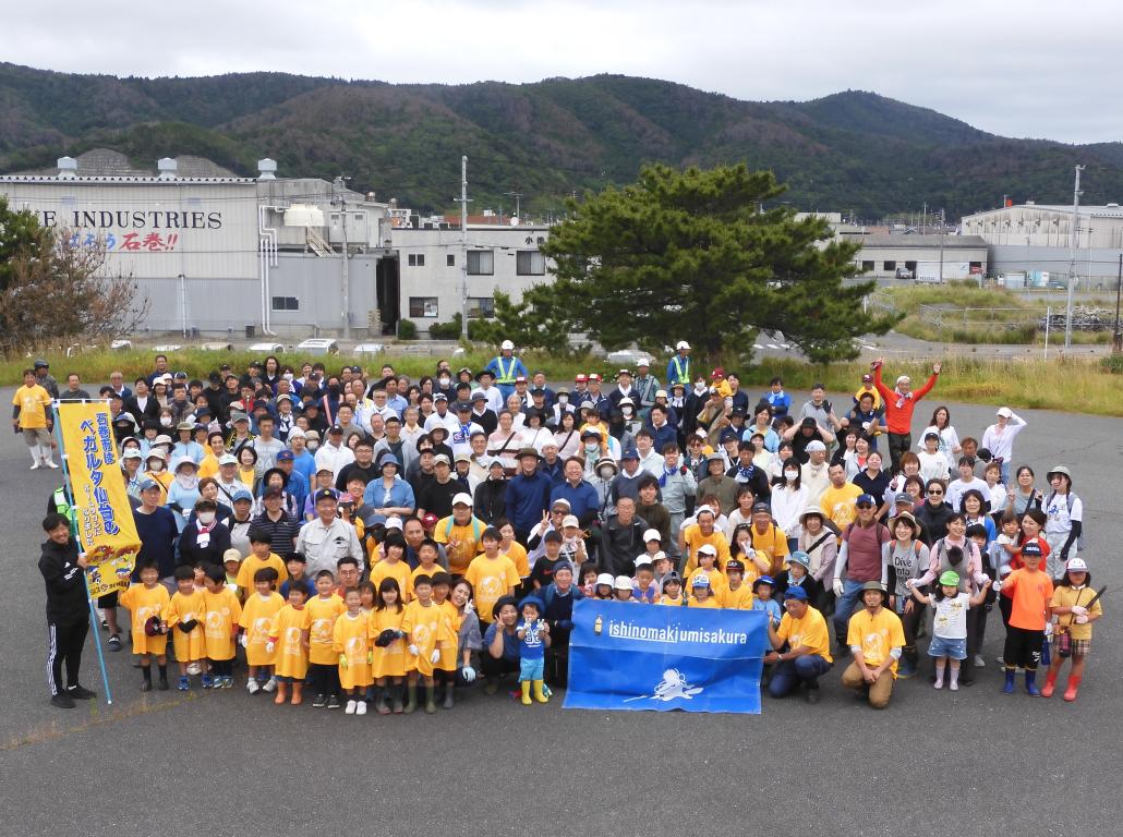 今にも雨が降りそうな天候でしたが多くの方にご参加いただきましたの画像