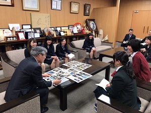 帰国後の報告会の様子の画像