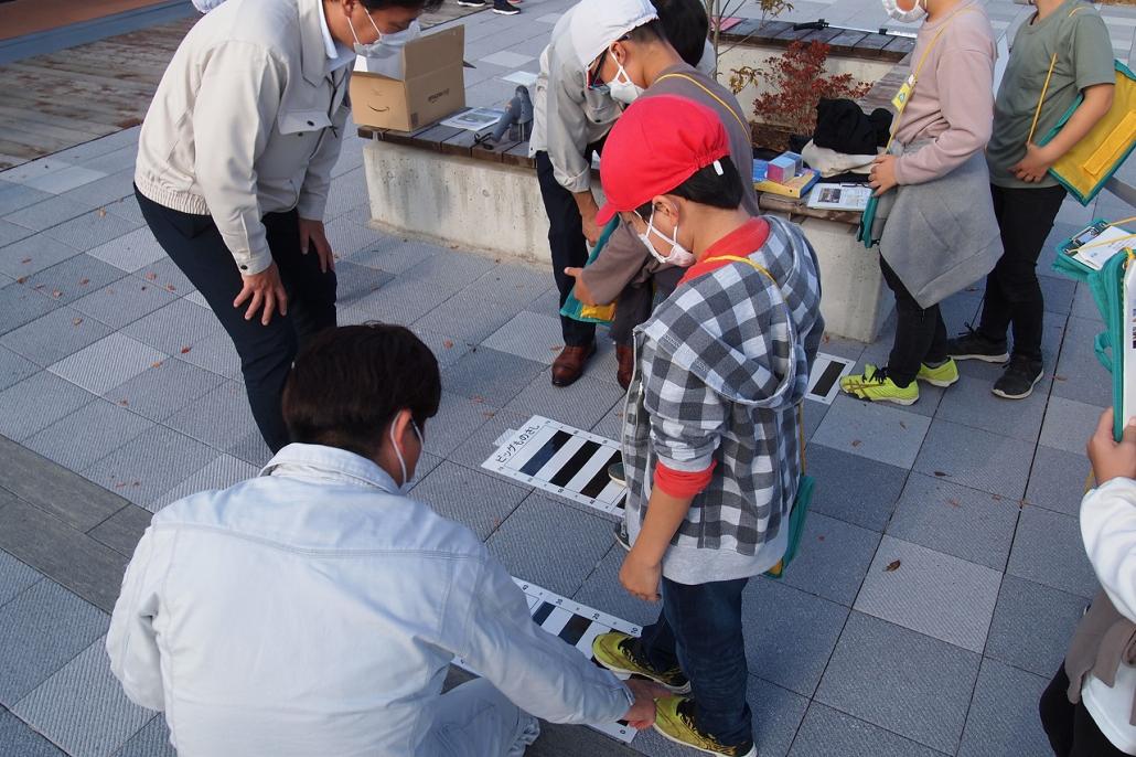 20211102_石巻小学校_堤防の広さを歩測