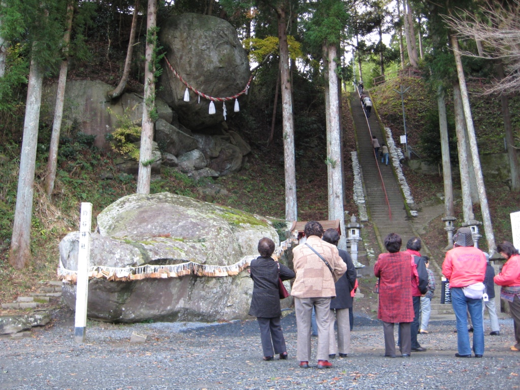 釣石神社