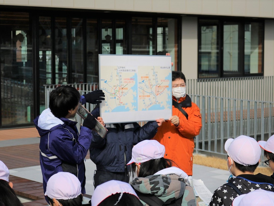 <釜小学校見学会C01> 20200127_05C河川堤防