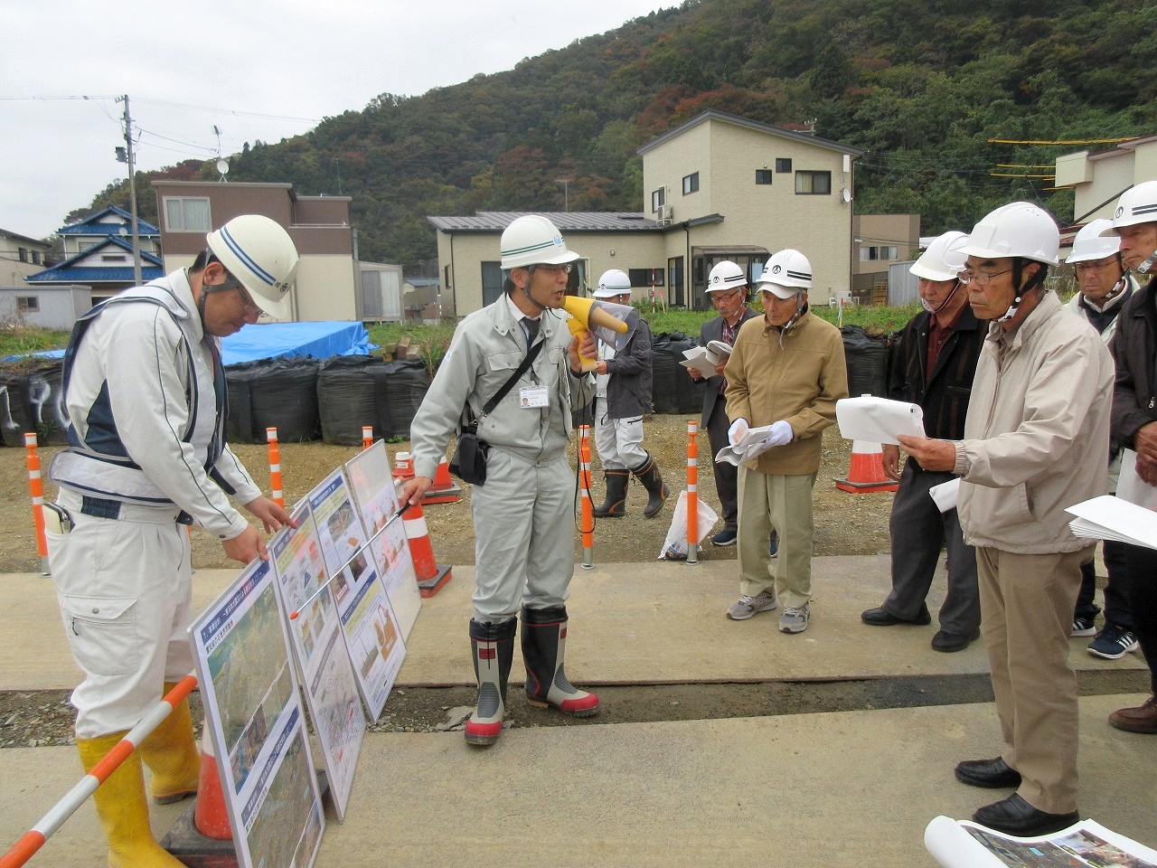 <旧北上川左岸築堤護岸工事2> <旧北上川左岸築堤護岸工事2>