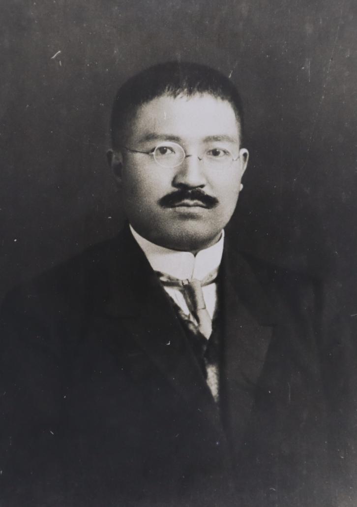 布施辰治肖像写真（大正7年）.JPG