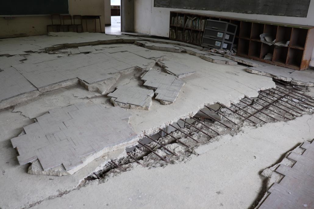 盛り上がった床の写真