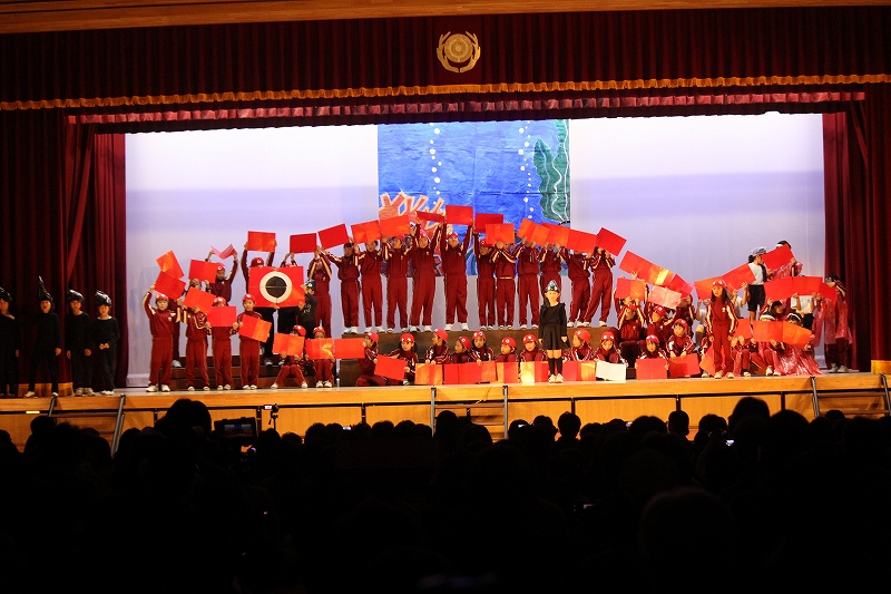 学芸会2年生 スイミー 石巻市立石巻小学校