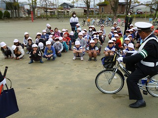 正しい自転車の乗り方の画像