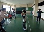ハンディキャップ体験の様子1の画像