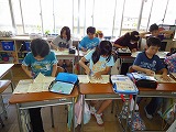 20301200_鹿妻小学校:家庭科授業風景2の画像