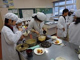 調理実習の様子1の画像