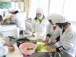 20301200_鹿妻小学校:調理実習1の画像
