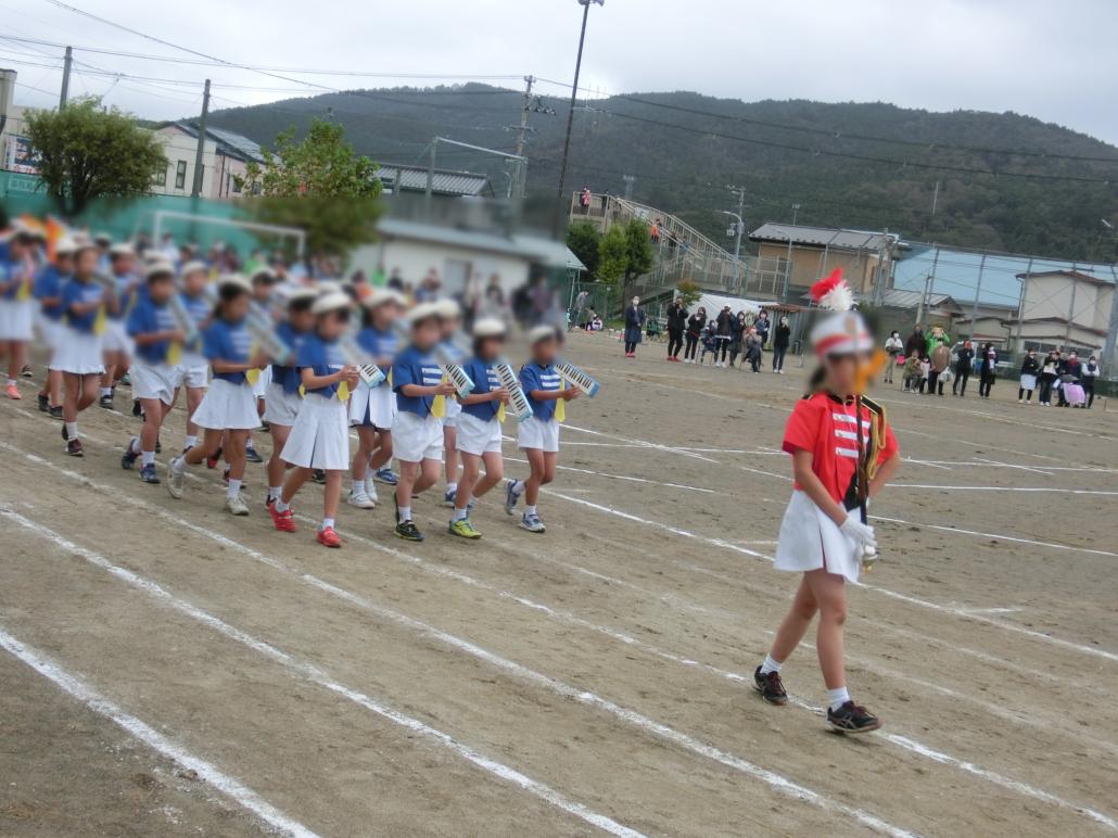 コロナに負けず 最後までみせよう渡小っ子の力と笑顔 令和2年度 運動会 石巻市立渡波小学校 コロナに負けず 最後までみせよう渡小っ子の力と笑顔 令和2年度 運動会 石巻市立渡波小学校