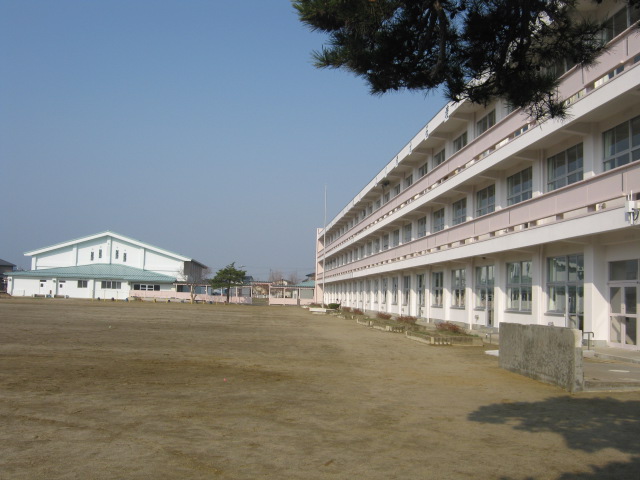 渡波小学校校舎