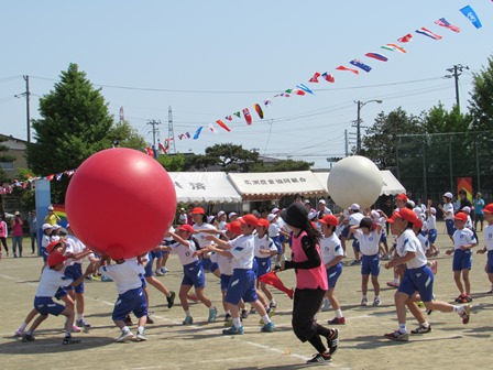 燃える玉送りの画像