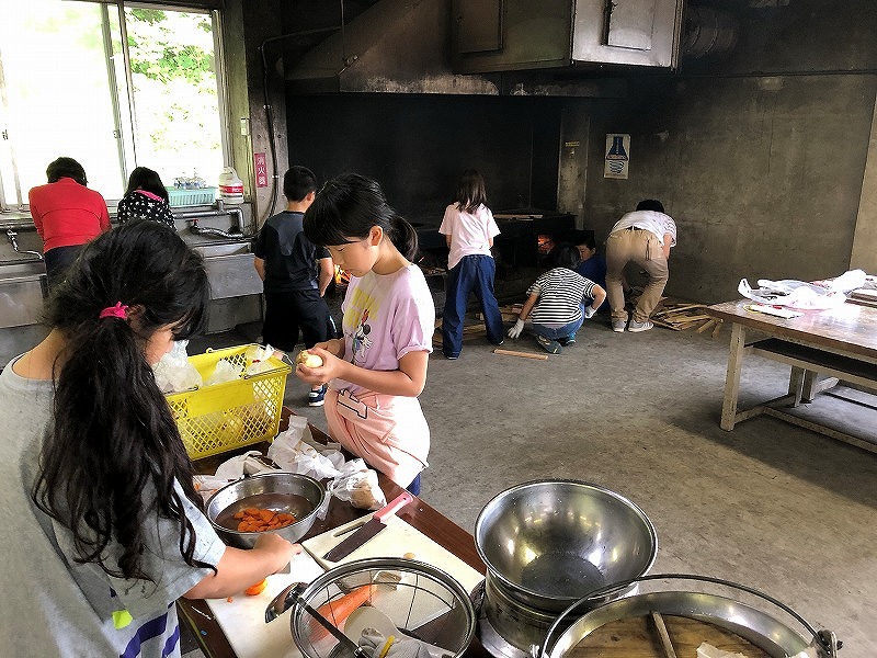 野外炊飯の画像