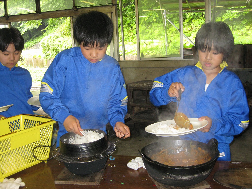 野外炊飯の画像