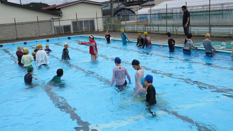 着衣水泳の画像