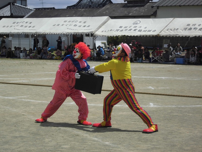 ピエロも登場の画像