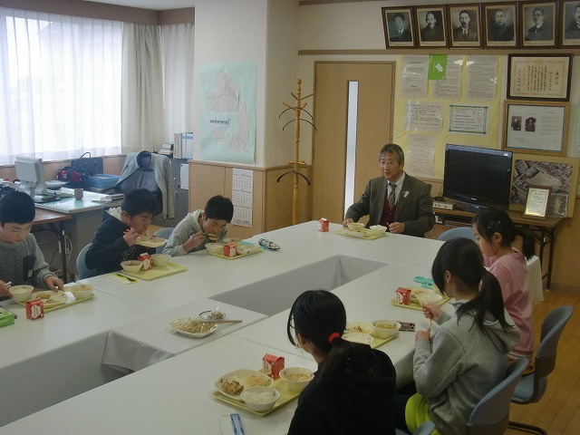 会食会の様子2の画像