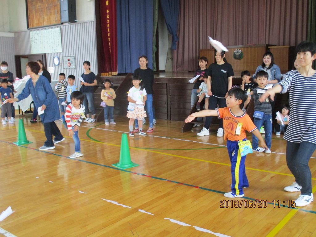 どこまで飛ぶかな？の画像