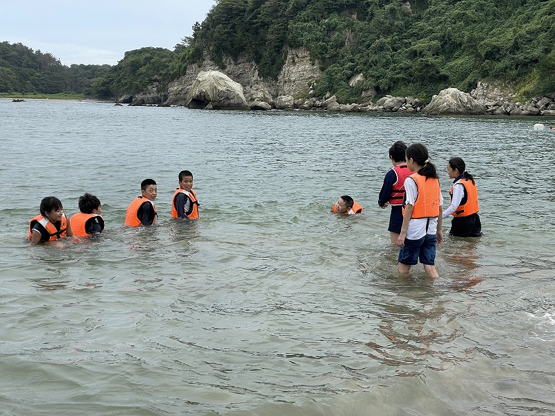 サンドアート後の海遊び