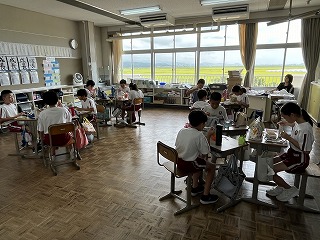 5年生の食事風景