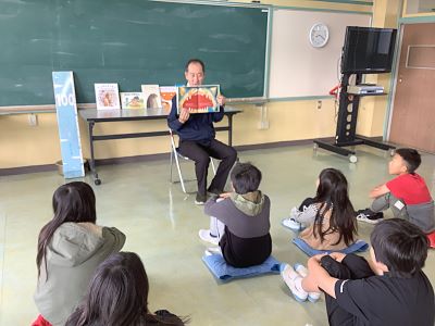 児童集会(読み聞かせ)