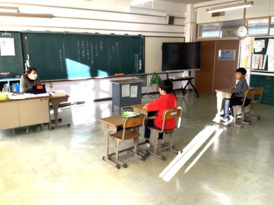 始業式後の4年教室