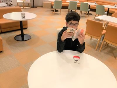 ロビーで読書