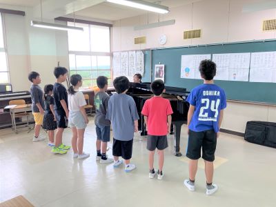 ウォーミングアップで声出し