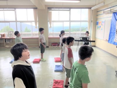 校歌斉唱