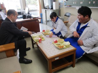 0307lunch2.jpg