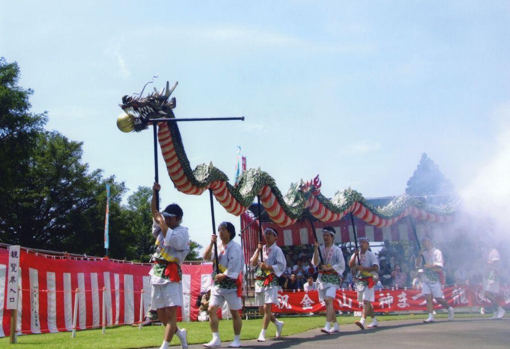 奉納　龍（蛇）踊り